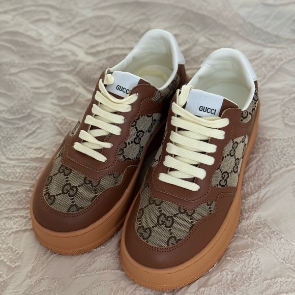 Like new! Size 5 - Picture 4 of 5